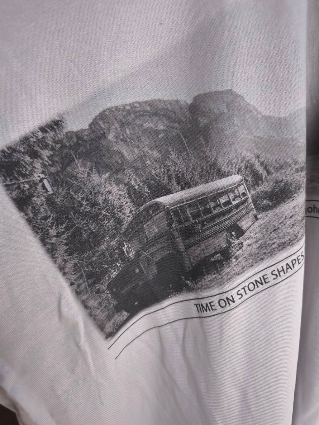Mojo T「The Bus」