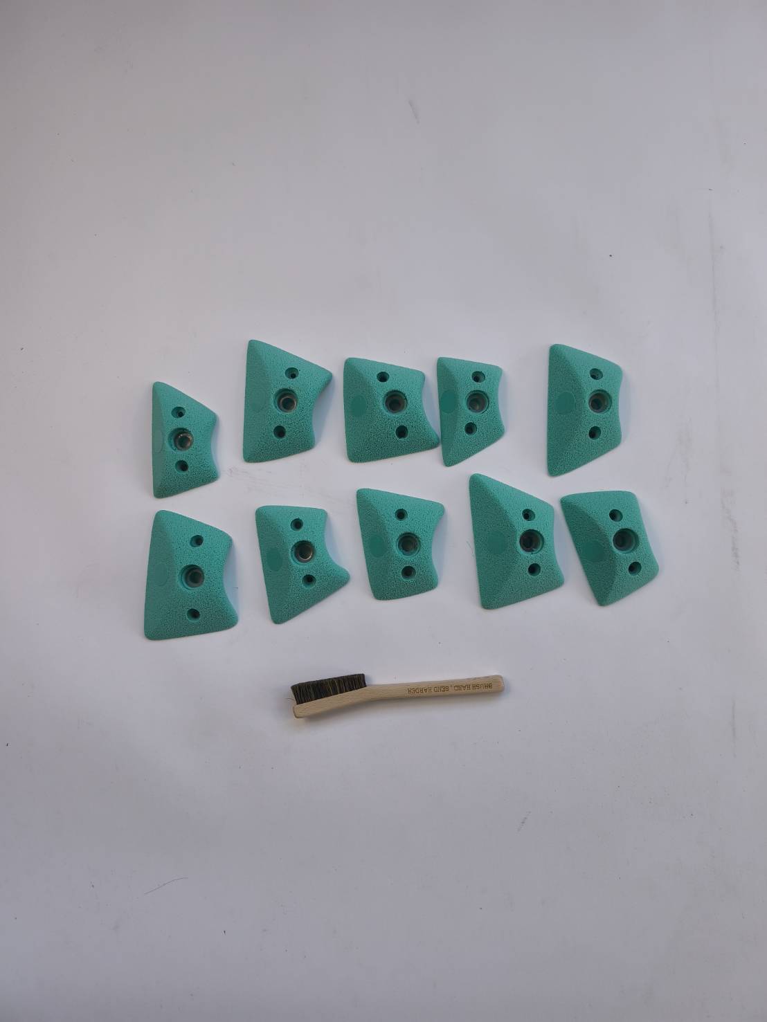 One Angle incut feet [10］
